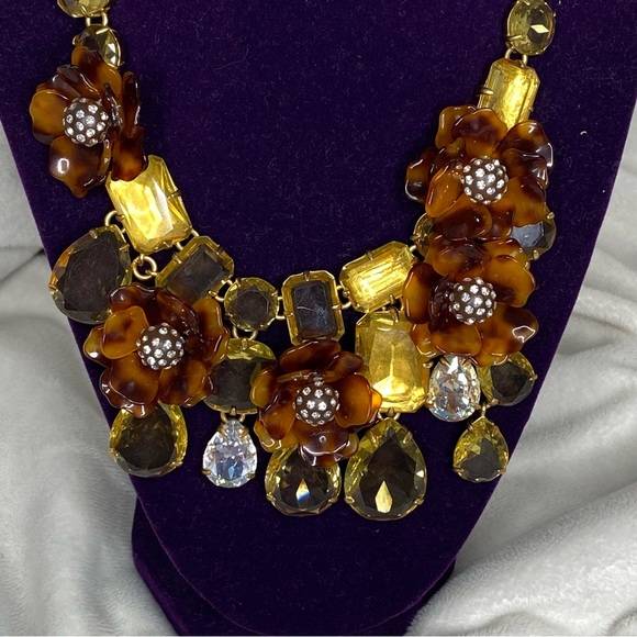 J. Crew Tortoise Shell Acrylic Rhinestone Flower Statement Necklace - Picture 4 of 16